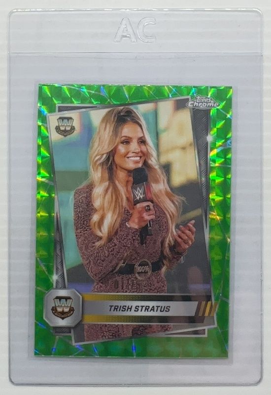 Trish Stratus 2025 Topps Chrome WWE #190 Neon Green Geometric Refractor /75 RAW