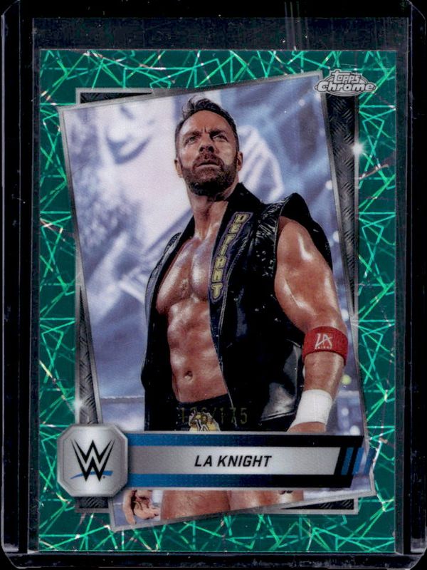 2025 Topps Chrome WWE #118 Teal Lazer Refractor /175