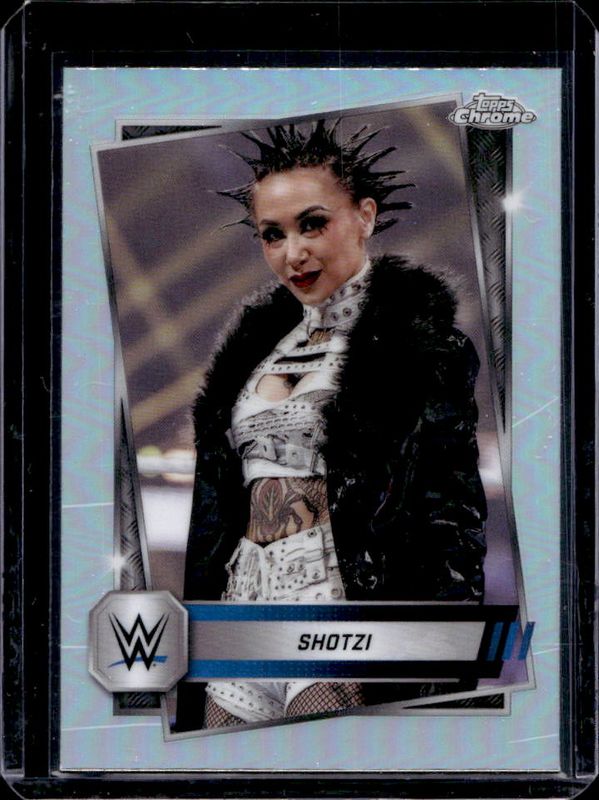 2025 Topps Chrome WWE #33 Refractor