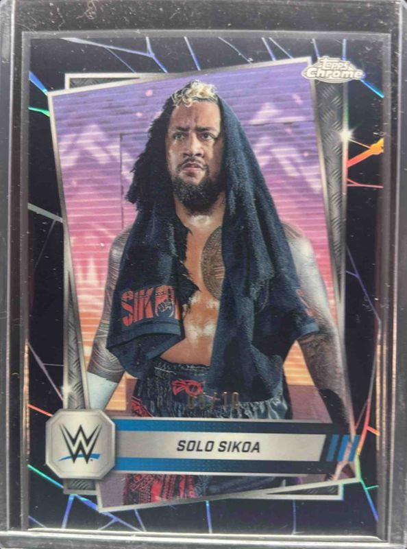 Solo Sikoa 2025 Topps Chrome WWE #17 Black Refractor /10 RAW