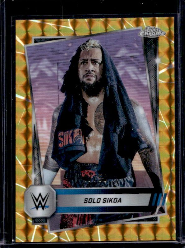 Solo Sikoa 2025 Topps Chrome WWE #17 Gold Geometric Refractor /50 RAW