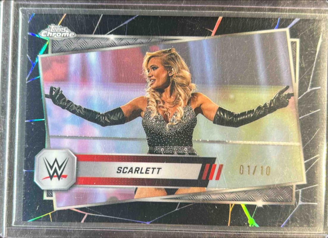 Scarlett 2025 Topps Chrome WWE #101 Black Refractor /10 RAW