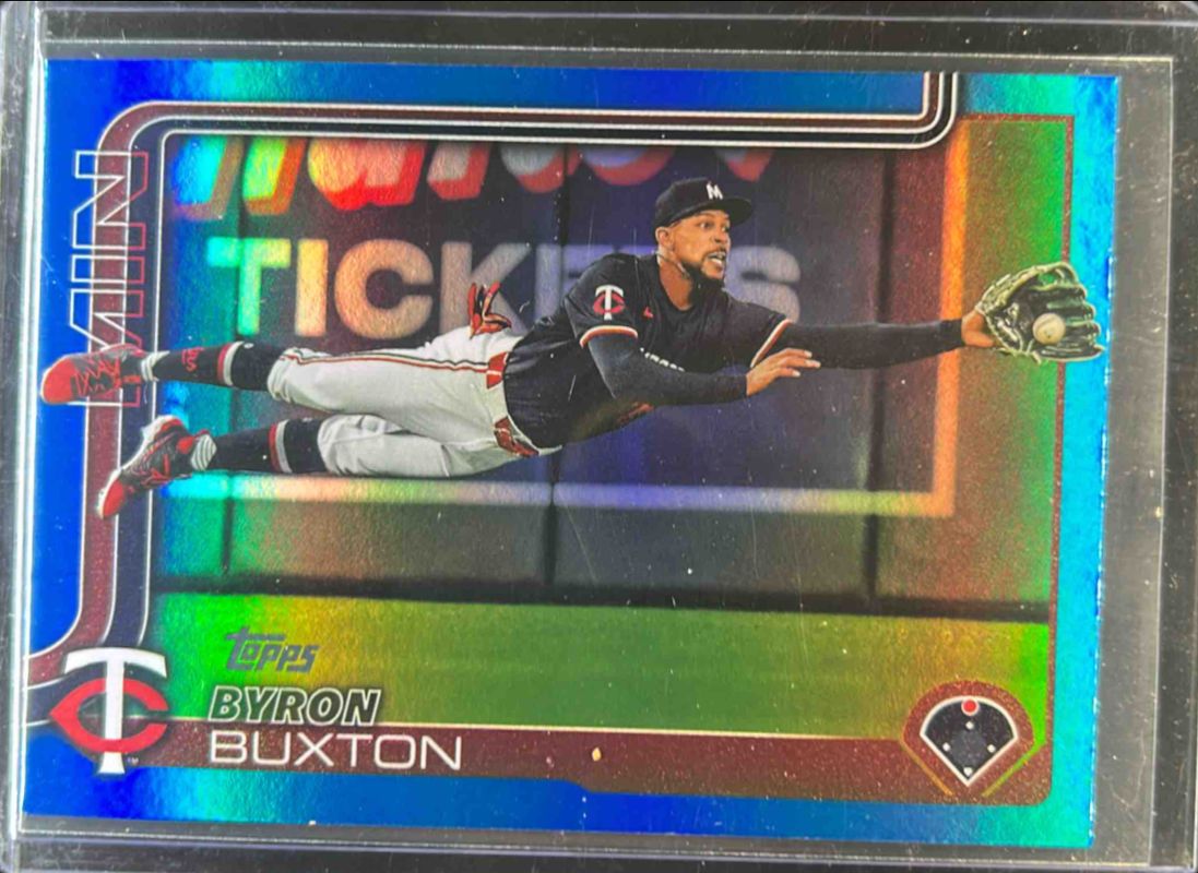 Byron Buxton 2025 Topps #530 Blue Rainbow /150 RAW