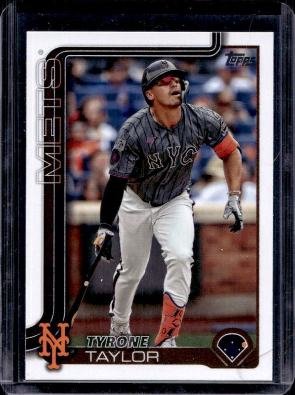 2025 Topps #225 Base