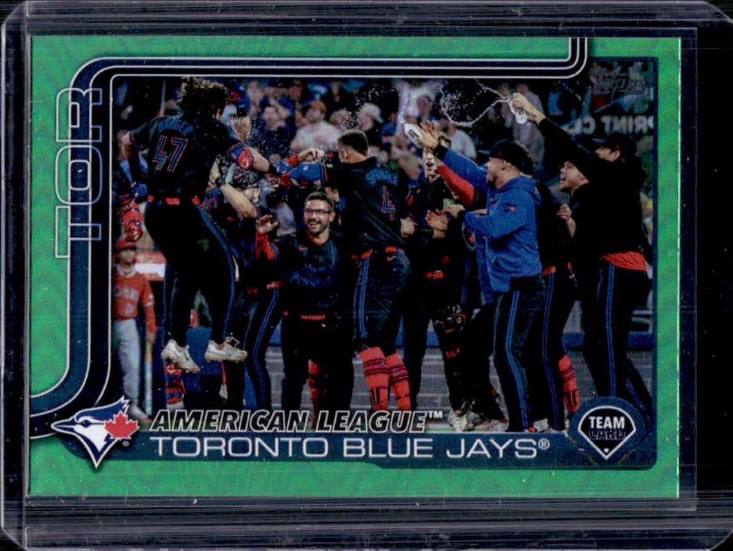 Toronto Blue Jays 2025 Topps #570 Green Rainbow /99 RAW