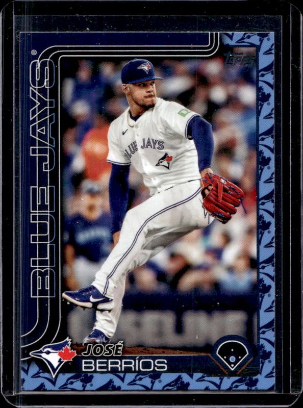 Jose Berrios 2025 Topps #33 Team Color RAW