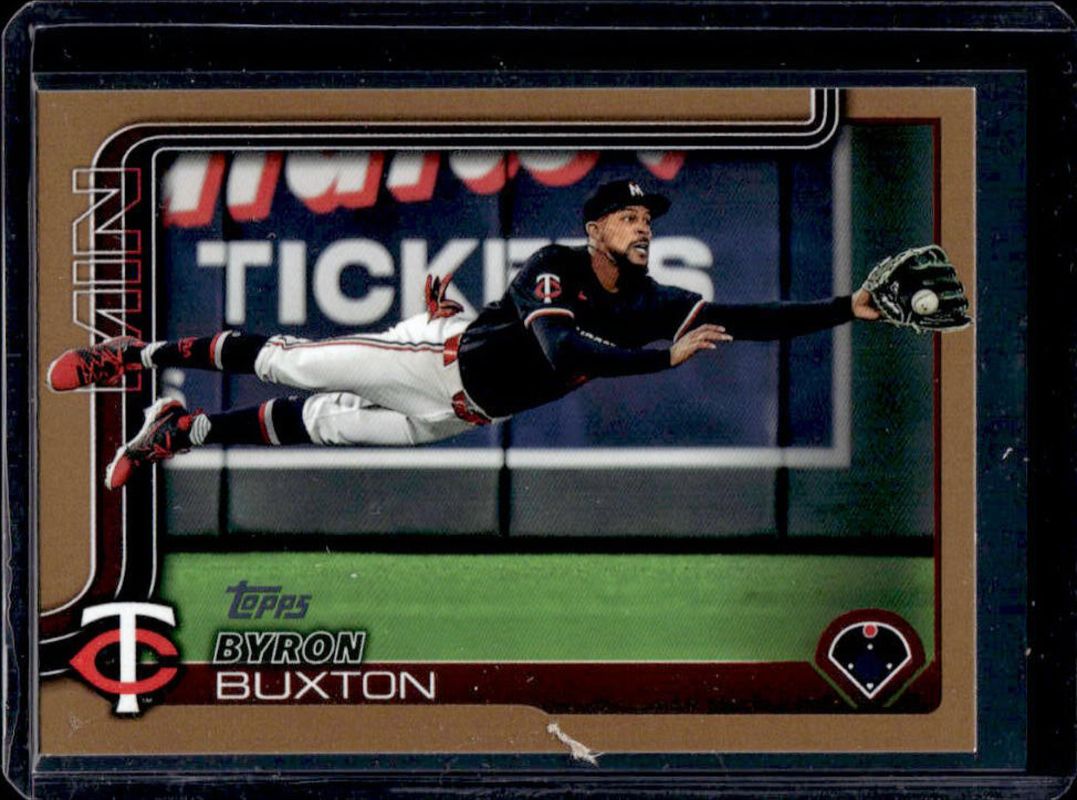 Byron Buxton 2025 Topps #530 Gold /2025 RAW