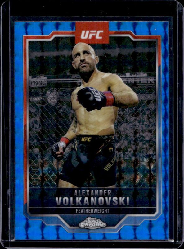 Alexander Volkanovski 2025 Topps Chrome UFC #18 Blue Geometric Refractor /99 RAW