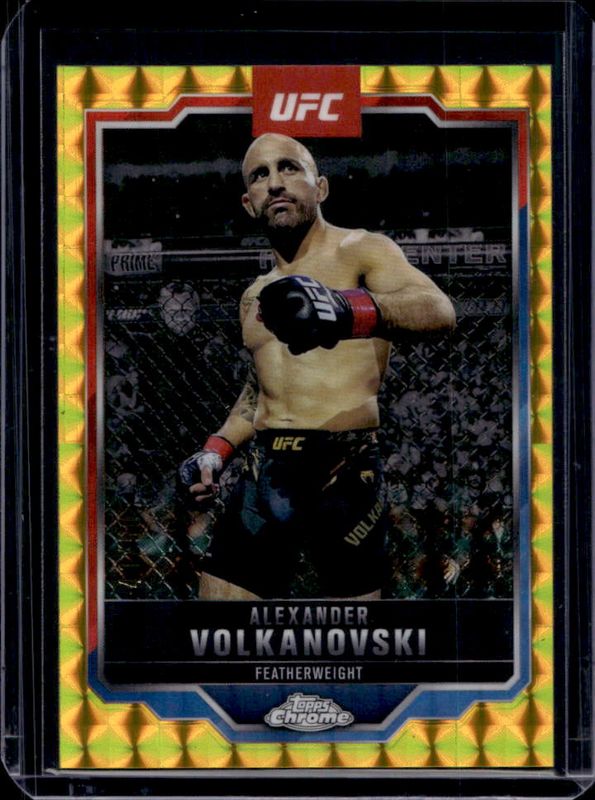 Alexander Volkanovski 2025 Topps Chrome UFC #18 Gold Geometric Refractor /50 RAW