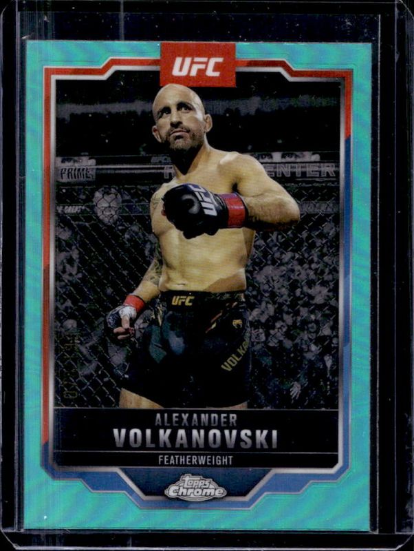 Alexander Volkanovski 2025 Topps Chrome UFC #18 Aqua Refractor /199 RAW