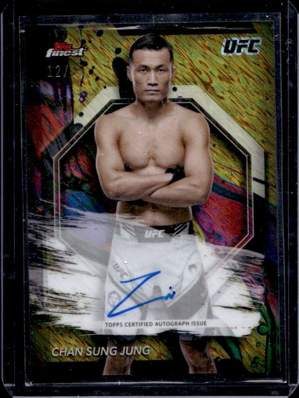 Chan Sung Jung 2024 Topps Finest UFC #FA-CSJ Finest Autographs - Gold Shimmer Refractor /39 RAW