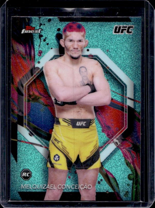 2024 Topps Finest UFC #34 Aqua Glitter Refractor