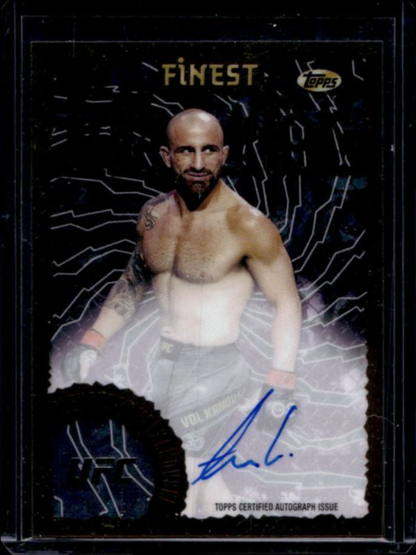 Alexander Volkanovski 2024 Topps Finest UFC #IA-AVO Intimidators Autographs RAW