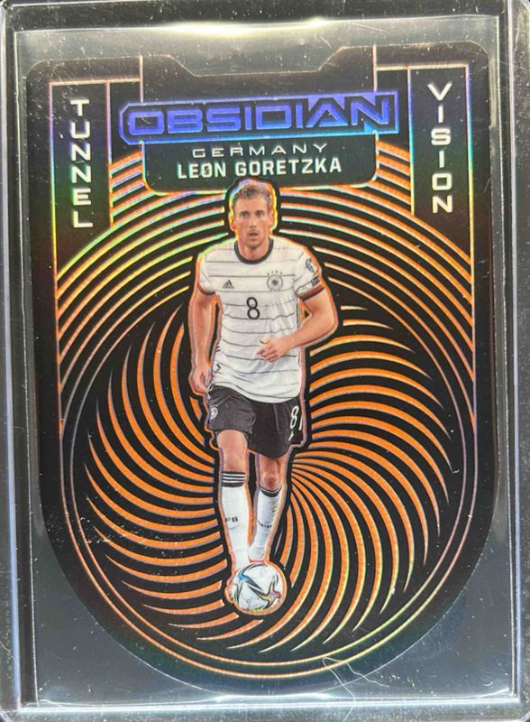 Leon Goretzka 2021 Obsidian #18 Tunnel Vision - Electric Etch Orange /30 RAW