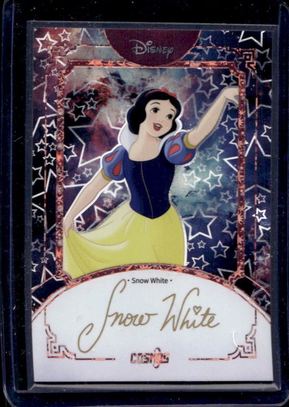 Snow White 2025 Kakawow Cosmos #CDT-SXG-12 Signatures Card - COSMOS Star /100 RAW