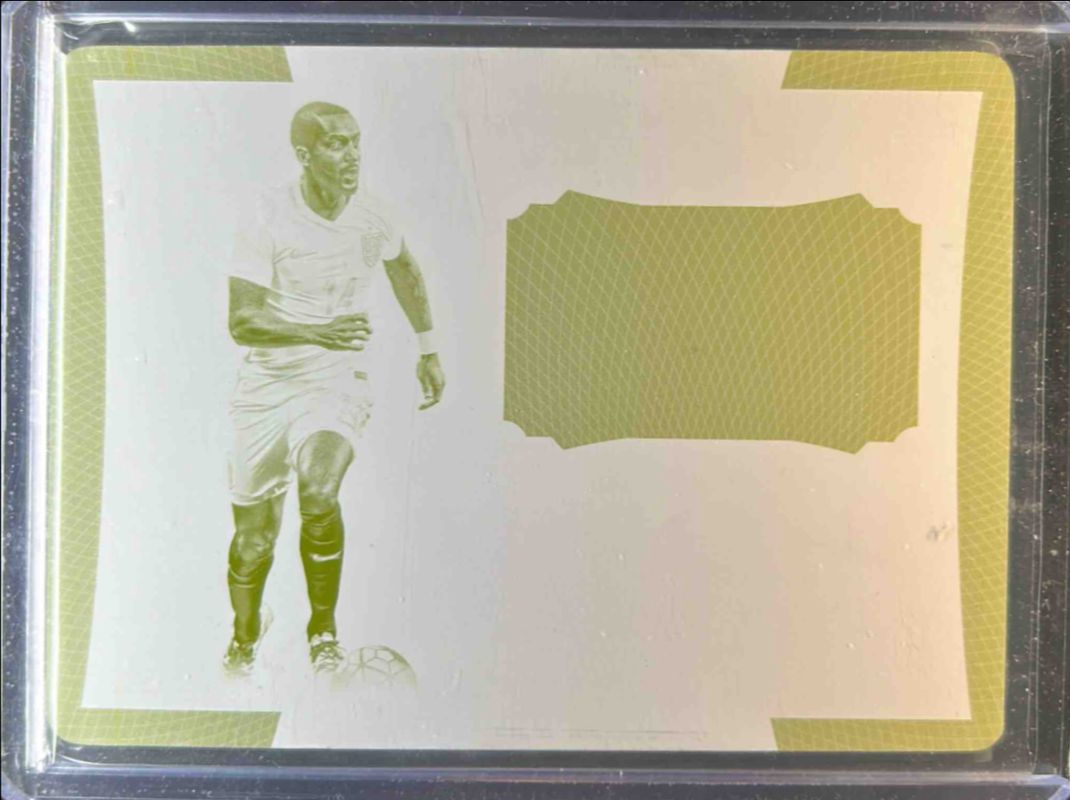 Theo Walcott 2018 National Treasures #18 Colossal Jersey Autographs Printing Plate Yellow /1 RAW