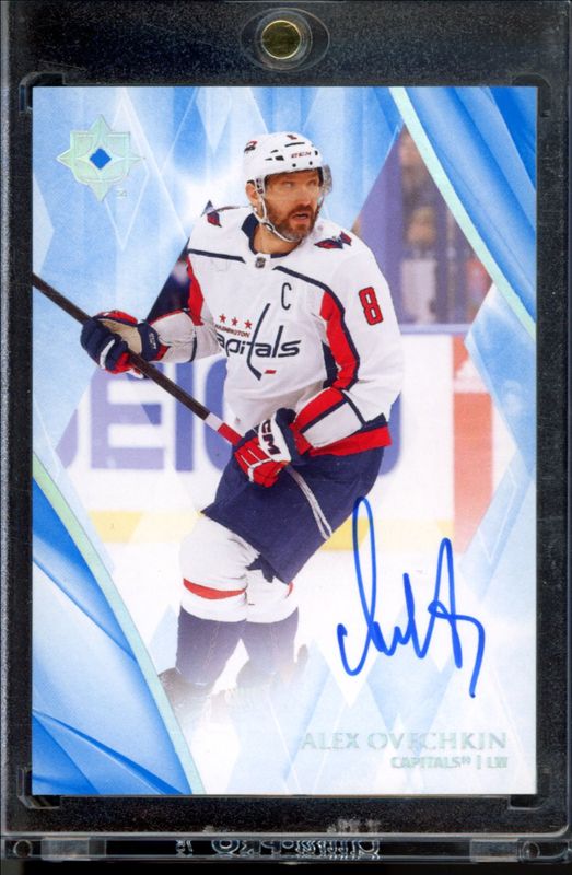 Alexander Ovechkin 2023 Ultimate Collection #9 Base Auto RAW