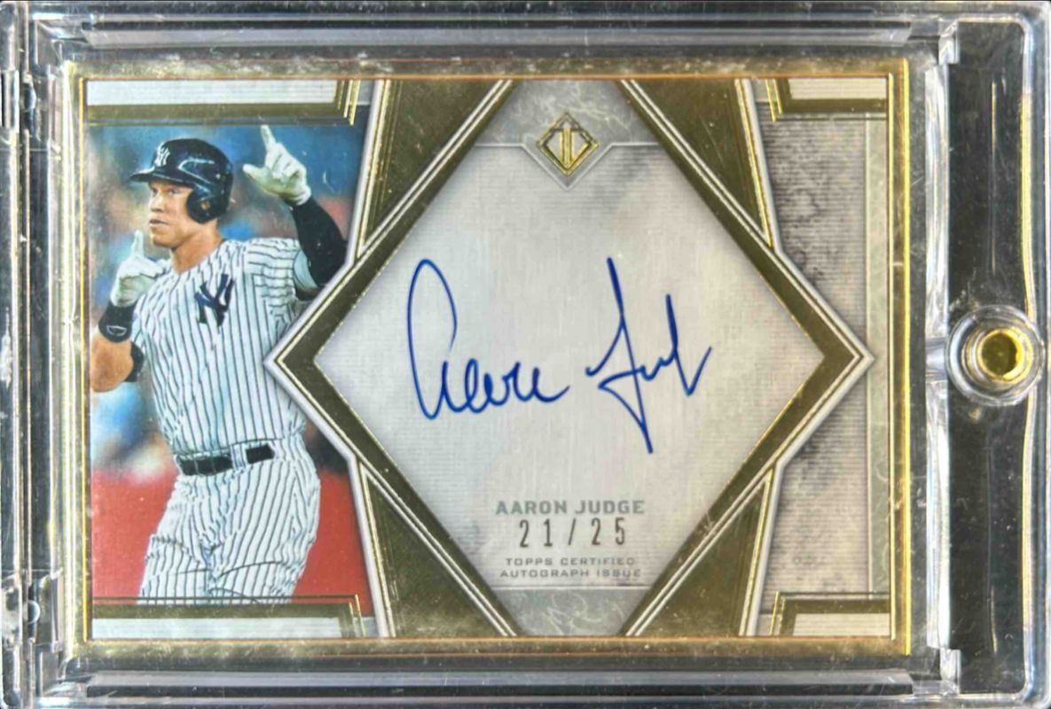 Aaron Judge 2019 Topps Transcendent #TCVA-AJ Transcendent Image Variation Autographs /25 RAW