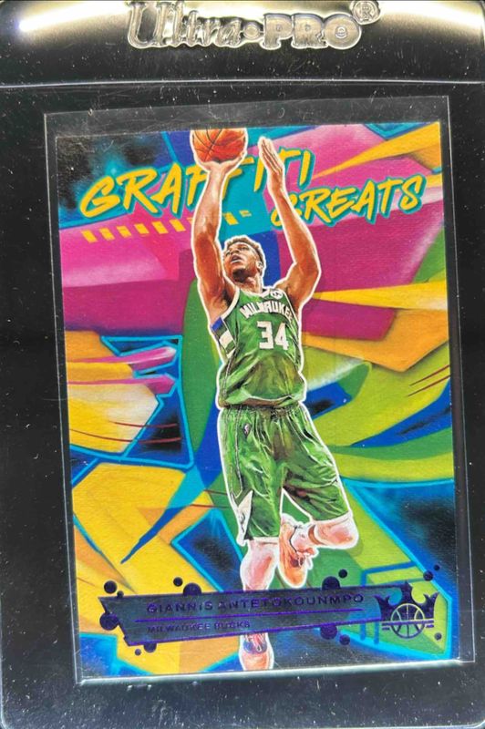 Giannis Antetokounmpo 2021 Court Kings #3 Graffiti Greats - Violet /49 RAW