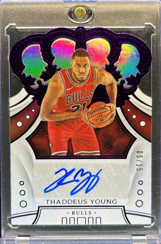 Trae Young 2019 Crown Royale #CA-TYG Crown Autographs - Purple /15 RAW