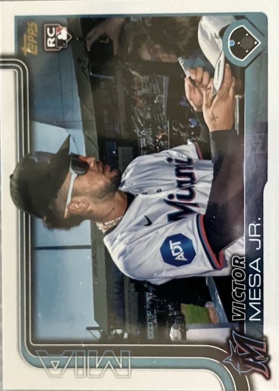 2025 Topps Update #US220 Golden Mirror Image Variation /(SSP)