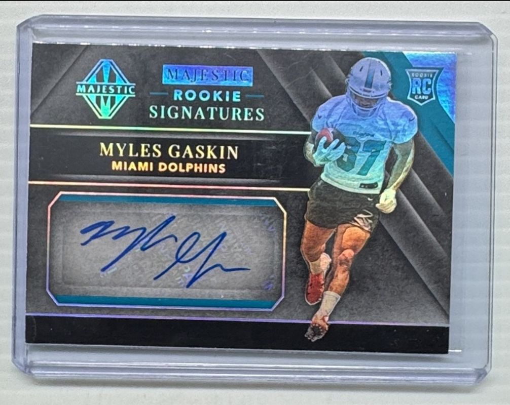 Myles Gaskin 2019 Majestic #159 Holo Silver /10 Rookie RAW