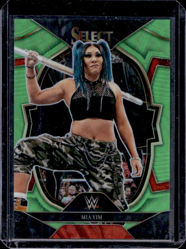 2023 Select WWE #10 Neon Green /75
