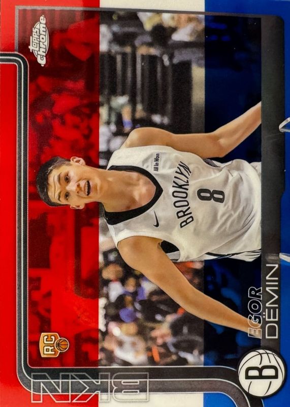 2025 Topps Chrome #258 Red White & Blue Refractor