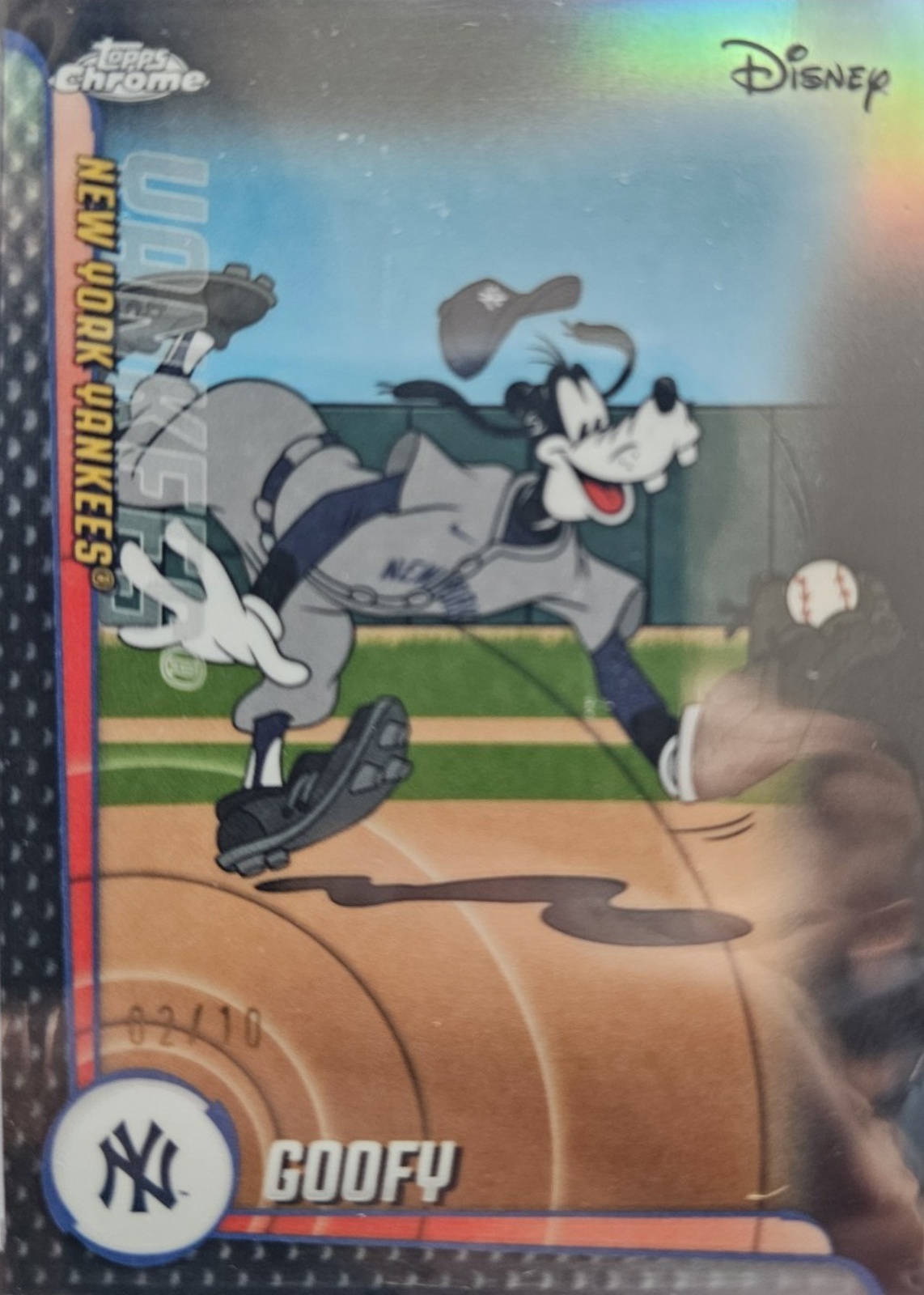Goofy (Yankees) 2025 Topps Chrome Update #MLBA-30 Mickey & Friends