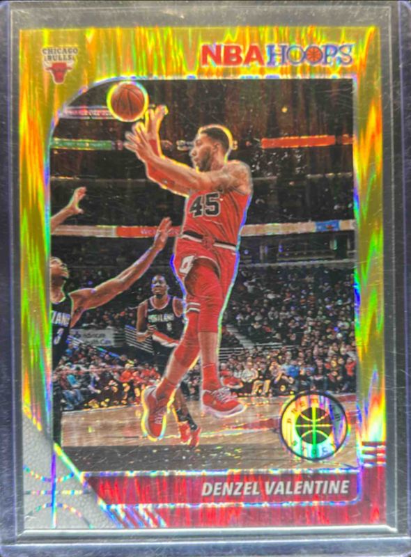 2019 Hoops Premium Stock #30 Gold Flash /10