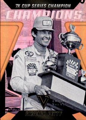 2018 Victory Lane NASCAR #C2 Champions Gold /99