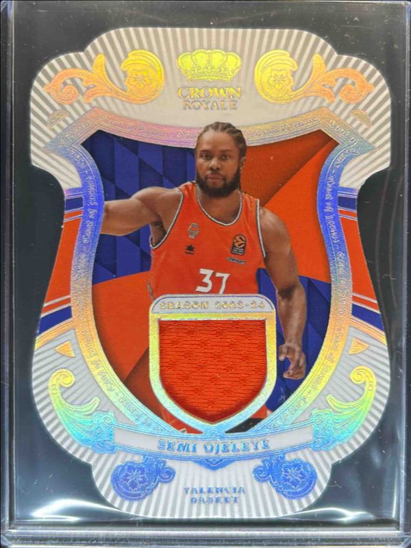 2023 Crown Royale EuroLeague #19 Coat of Arms