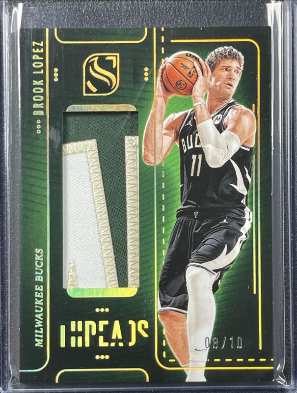 2024 Silhouette #26 Threads - Holo Gold /10