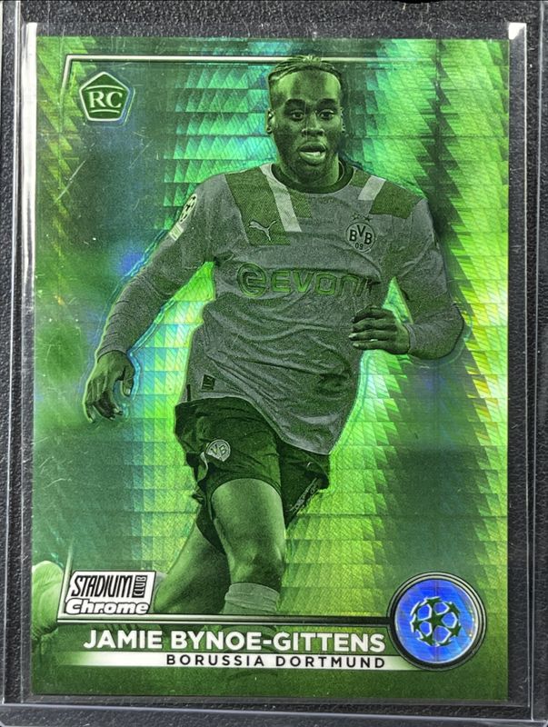 2022 Topps UEFA Club Competitions #43 Neon Green Foil /199