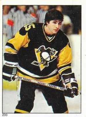 1983 O-Pee-Chee Stickers #233 Base