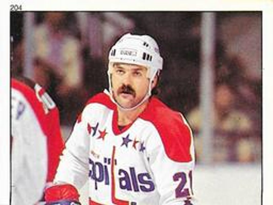 1983 O-Pee-Chee Stickers #204 Base