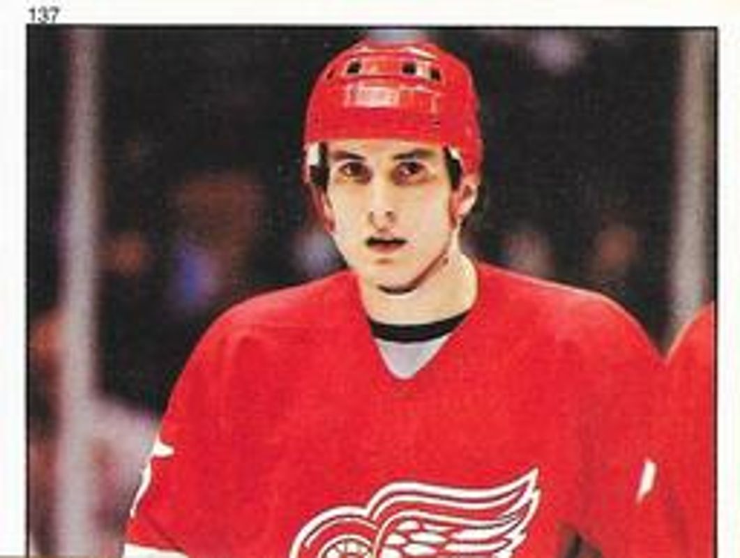 1983 O-Pee-Chee Stickers #137 Base