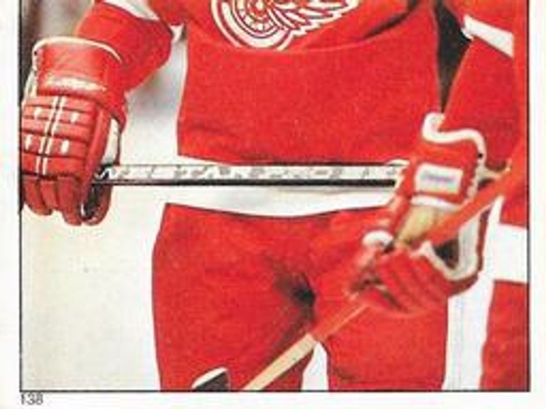 1983 O-Pee-Chee Stickers #138 Base