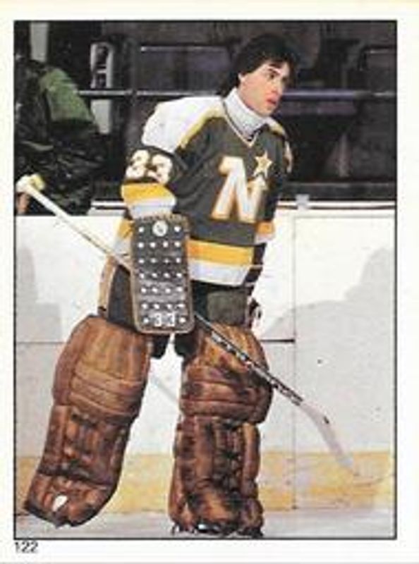 1983 O-Pee-Chee Stickers #122 Base