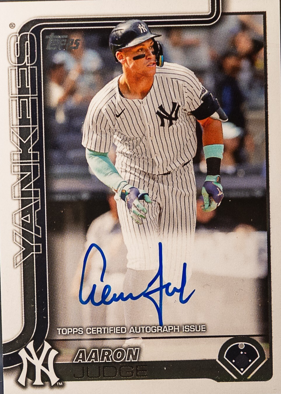 2025 Topps アーロンジャッジ 直筆サインゴールドフレームカードauto Aaron Judge 2025 Topps #300 Flagship Real One Autographs Price
